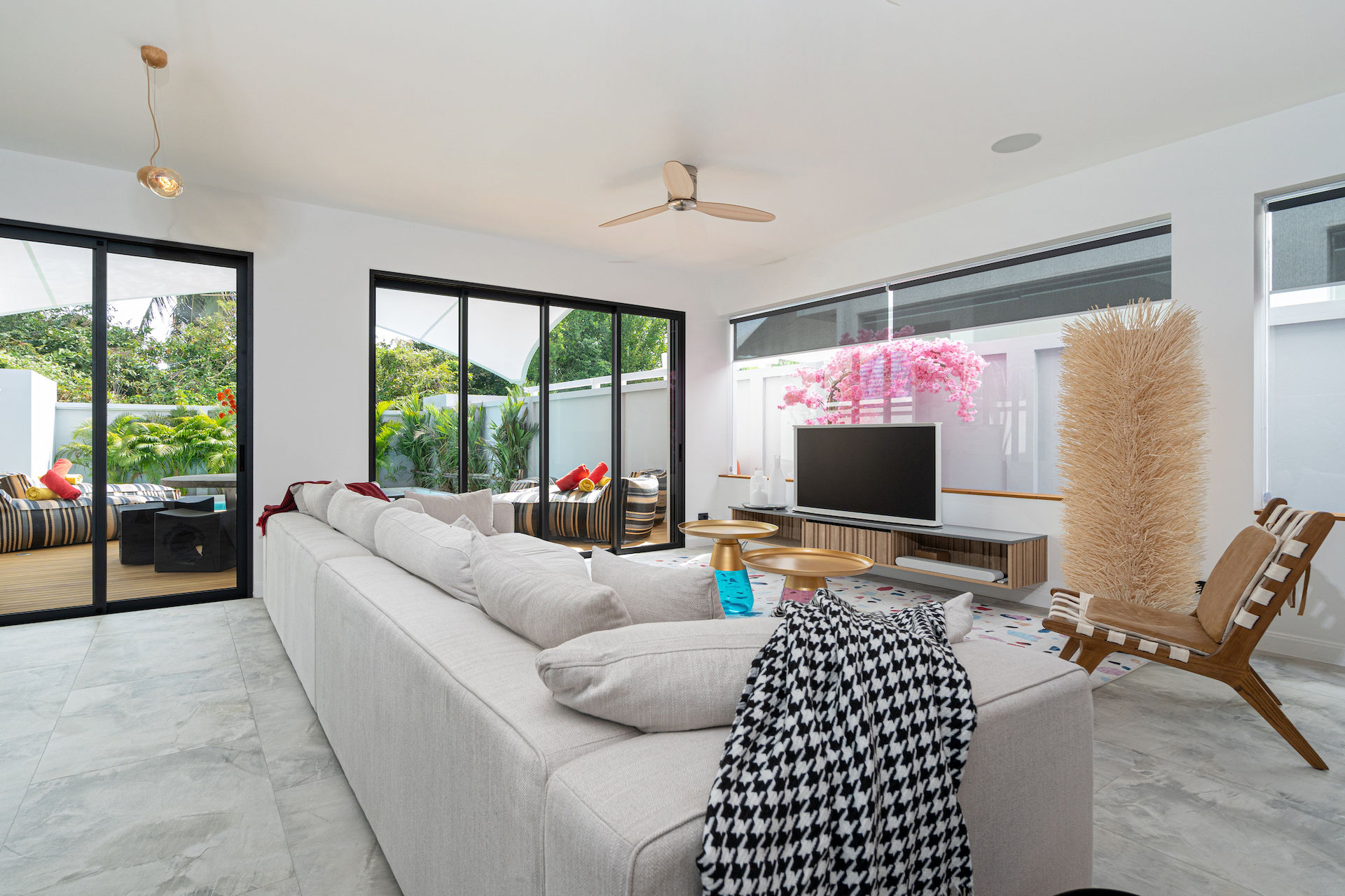 Luxury 4-Bedroom Designer Pool Villa in Rawai - 001